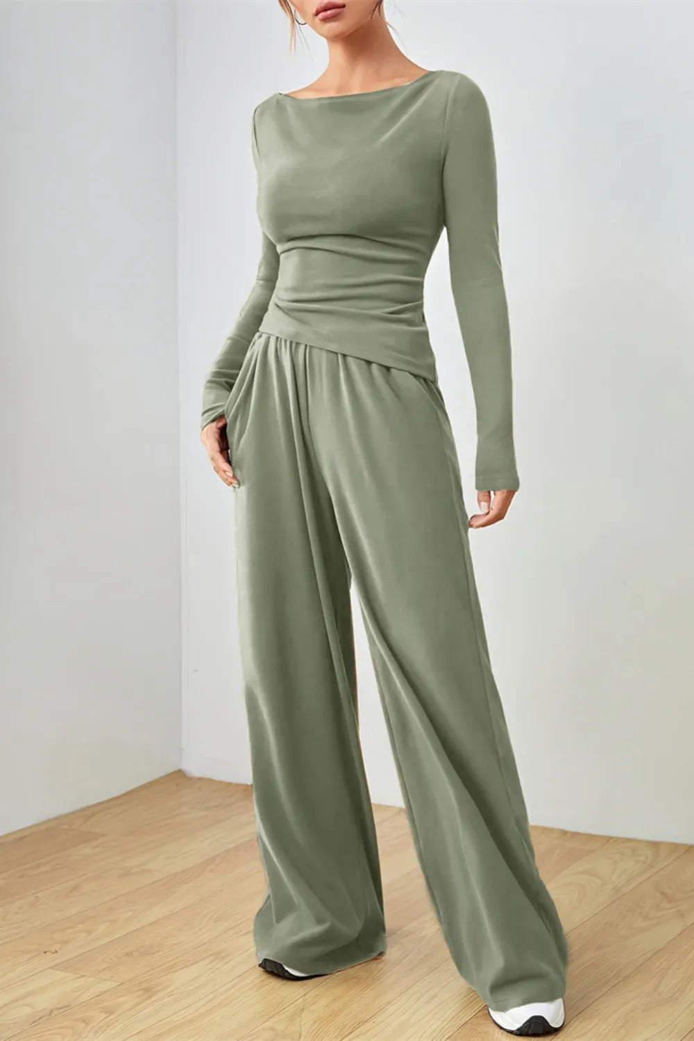 Conjunto de top y pantalón de manga larga con cuello barco