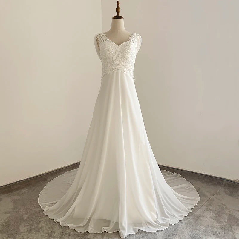 Vestido de novia de corte en A con escote en V y cola de corte