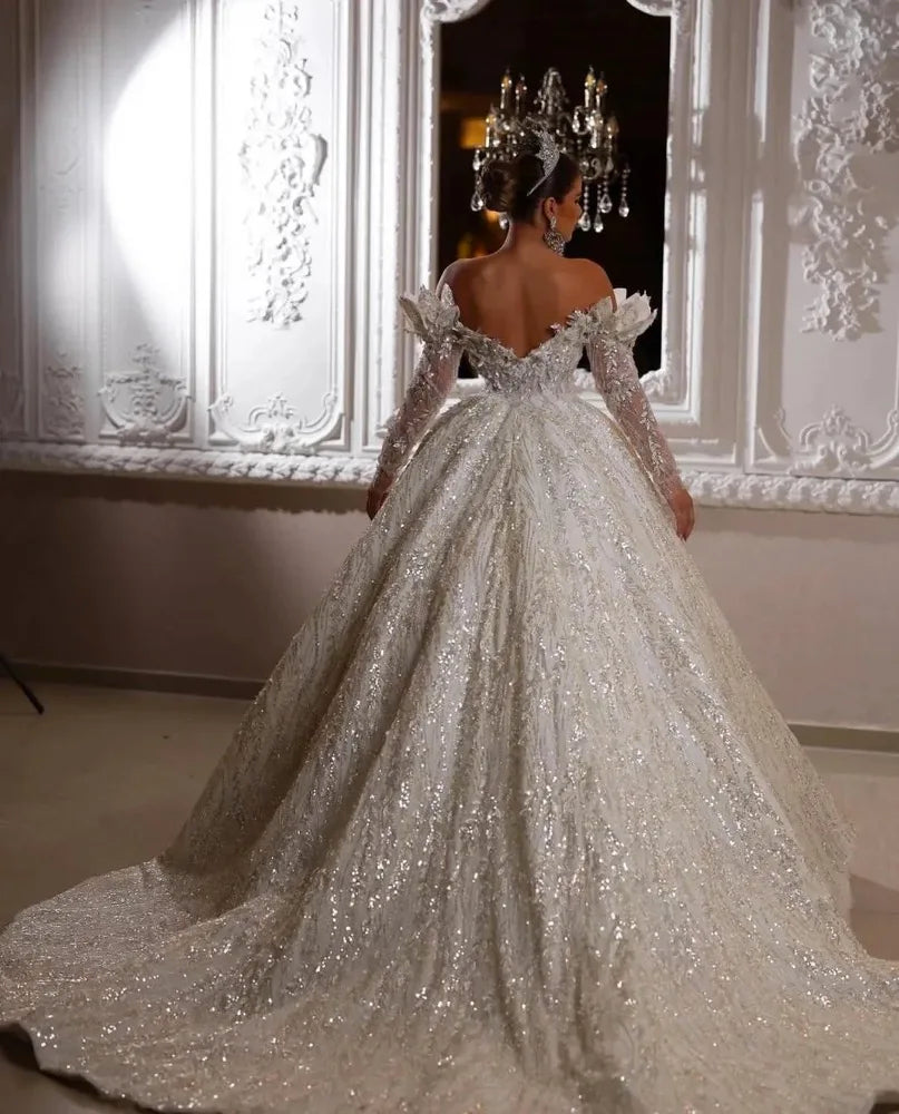 Vestido de novia de lujo con lentejuelas bordadas y flores