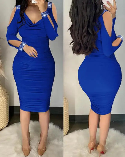 Vestido ajustado de manga larga con hombros descubiertos y fruncido
