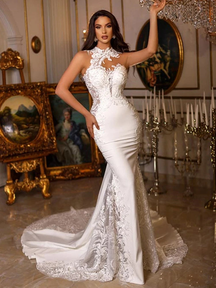 Vestido de novia de sirena sin mangas con cuello halter y apliques de encaje