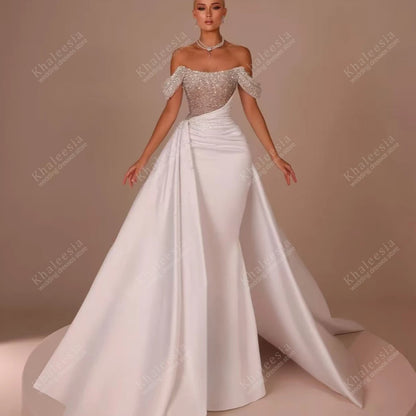 Hermosos vestidos de novia de satén, con hombros descubiertos