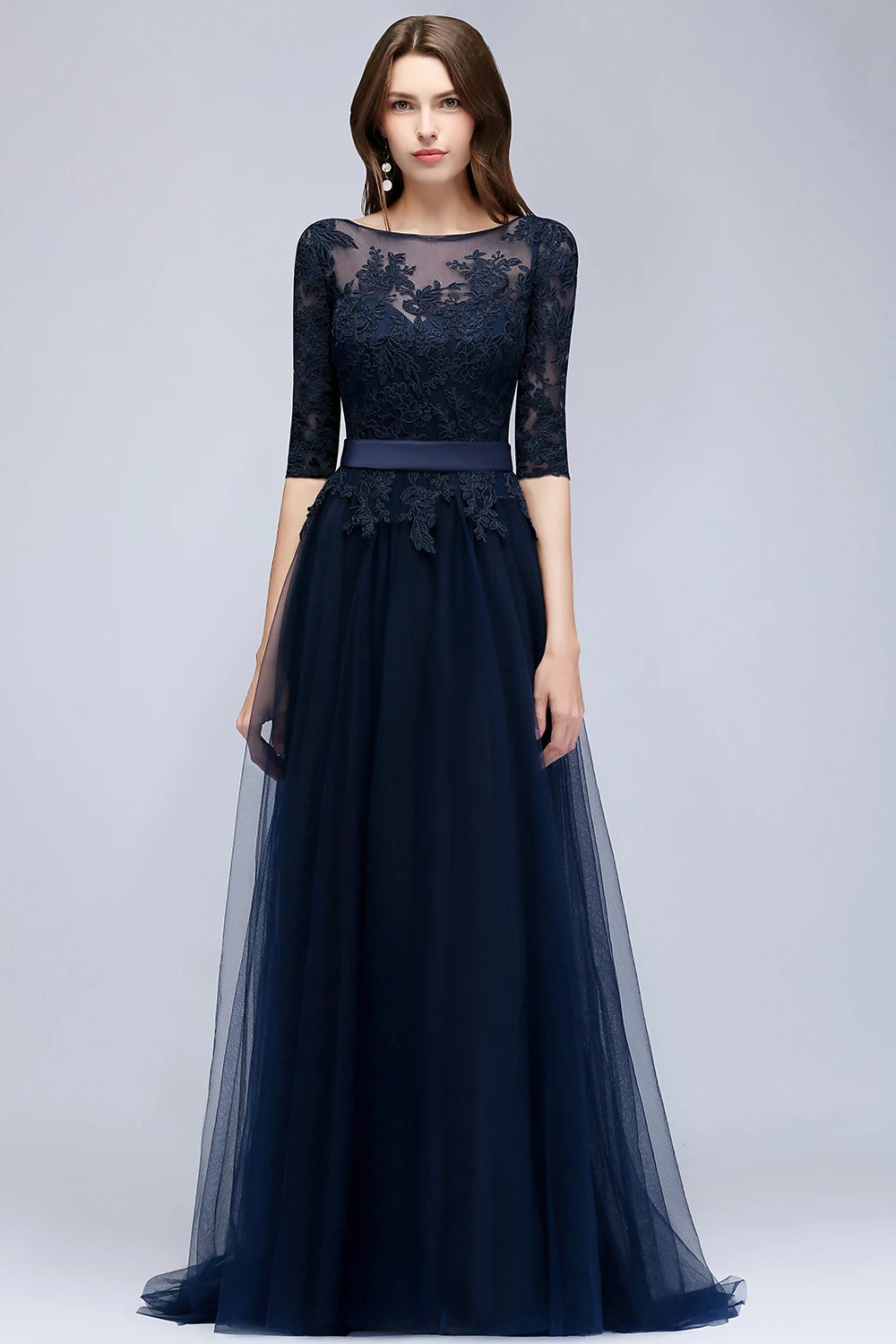Vestido de noche largo de encaje azul marino y rosa nude, elegante