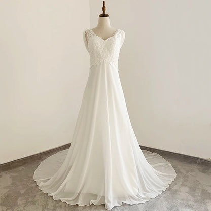 Vestido de novia de corte en A con escote en V y cola de corte