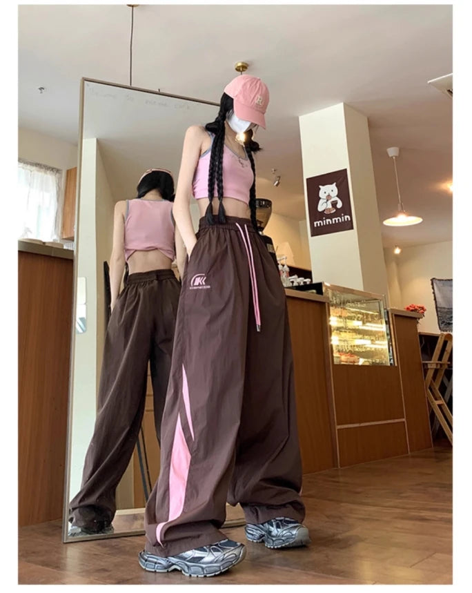 Elegantes pantalones deportivos anchos y ajustados