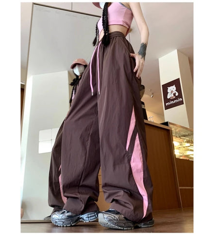 Elegantes pantalones deportivos anchos y ajustados