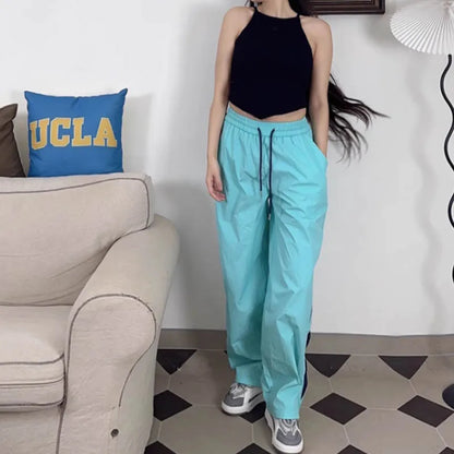 Elegantes pantalones deportivos anchos y ajustados