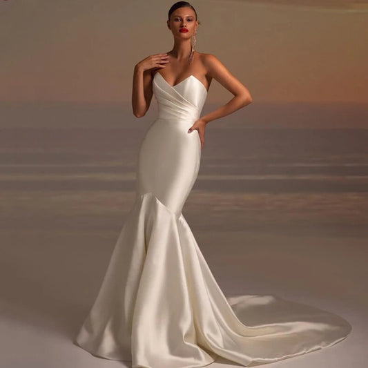 Vestido de novia clásico de sirena, sin tirantes, con escote en V