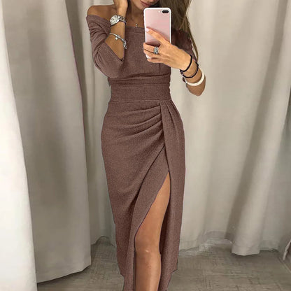 Vestido ajustado de manga larga con abertura alta y hombros