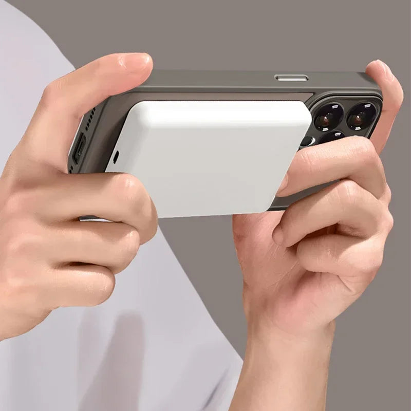 Funda magnética de lujo translúcida mate a prueba de golpes para iPhone 16, 15