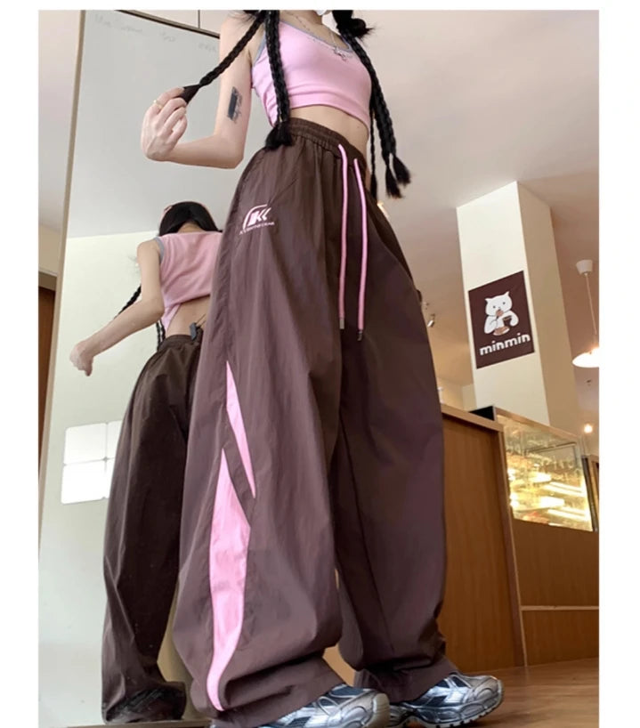 Elegantes pantalones deportivos anchos y ajustados