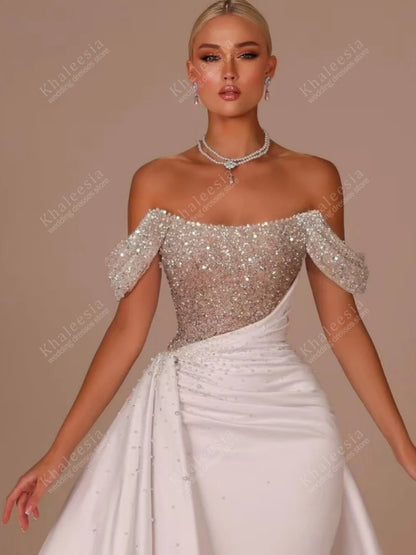 Hermosos vestidos de novia de satén, con hombros descubiertos